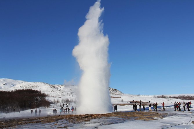 8-Day Small Group Tour Around Iceland from Reykjavik - Day 3: Diamond Beach ice, Jökulsárlón lagoon, and a Crystal Ice Cave