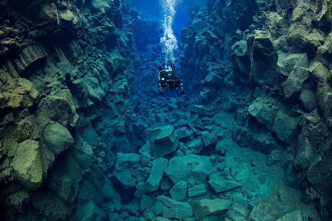 Dive the Divide: Silfra Fissure Scuba Tour | Reykjavik Pickup - What the Visibility and Temperature Really Mean for Your Comfort