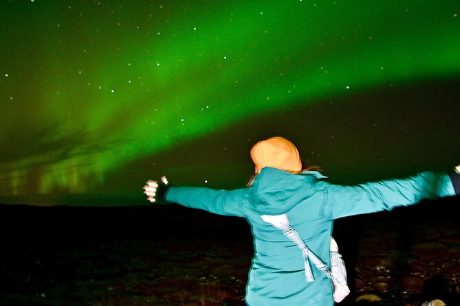 From Reykjavik 4x4 Minibus Northern Lights with Photo and Cocoa - Northern Lights Night With a 4x4 Minibus and Pro Photo Plan