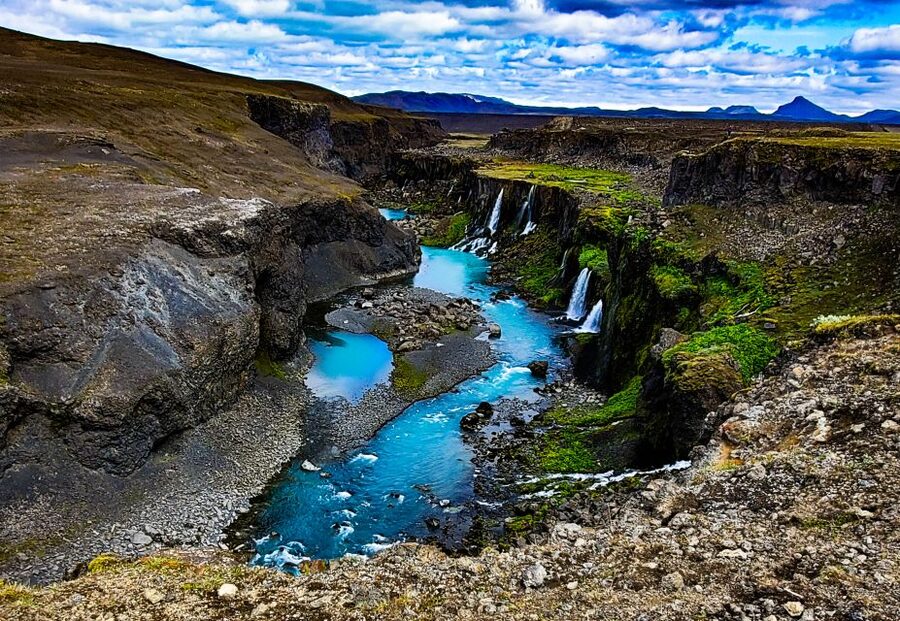 From Reykjavik: Day Tour to Landmannalaugar in a Super Jeep - Hnausapollur and Ljótipollur: Blue Water in Volcanic Craters