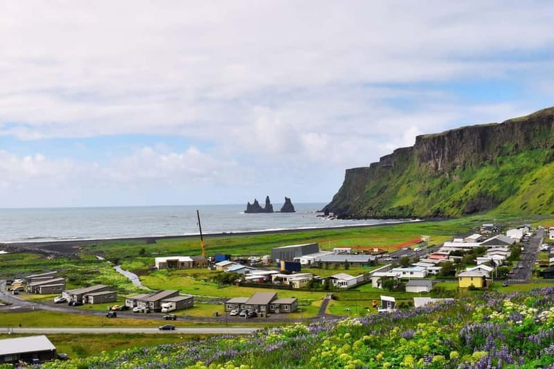 From Reykjavik: Glacier Lagoon and Fjaðrárgjúfur Canyon Tour - Fjaðrárgljúfur canyon (summer) and Foss á Síðu: quick hits with big visuals