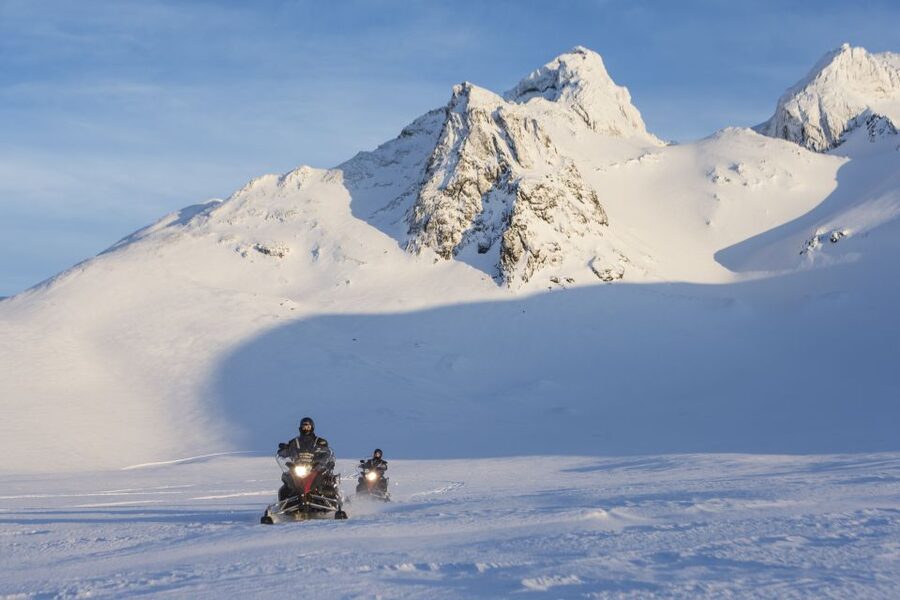 From Reykjavik: Golden Circle and Glacier Ice Cave Tour - Geysir geothermal area and Strokkur: timing your watch