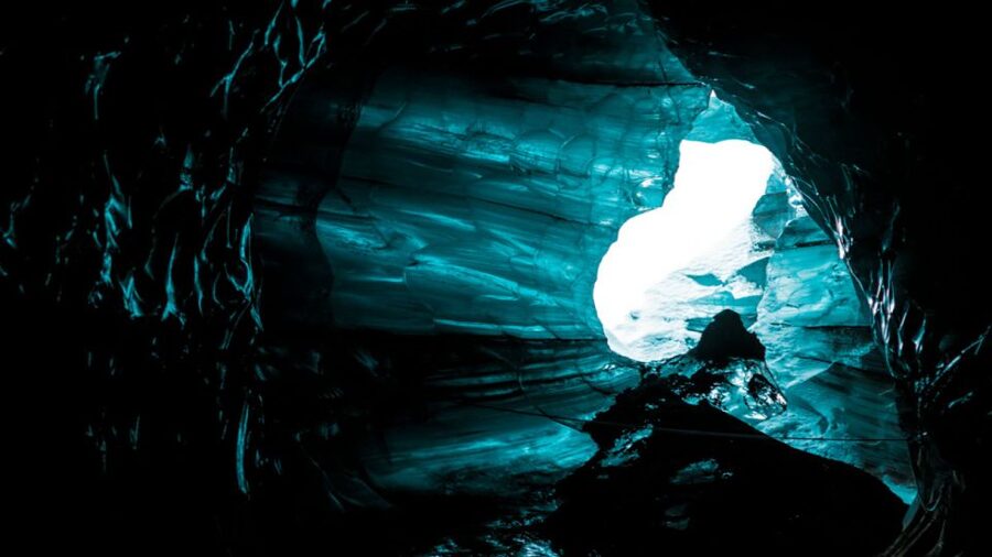 From Reykjavík: Katla Ice Cave and South Coast Tour - The guides: why storytelling and timing matter on a long day