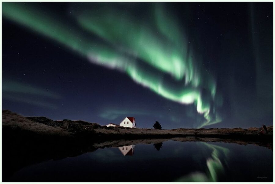 From Reykjavik: Northern Lights Tour with Hot Cocoa & Photos - The 4-Hour Flow: Photo Stop, Aurora Waiting, Then a Move If Needed