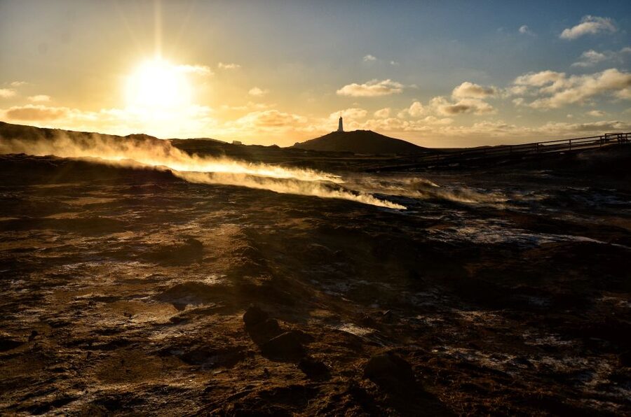 From Reykjavik: Reykjanes Geopark Tour & Airport Transfer - Kleifarvatn Lake and Grænavatn: the morning geothermal contrast