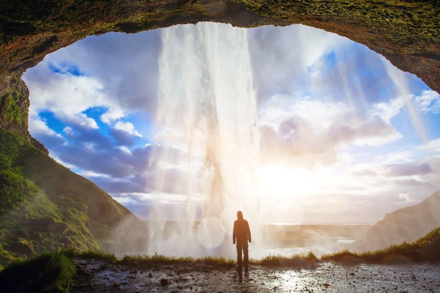 From Reykjavík: Vík Lava Show & South Coast Waterfalls Tour - Guides and the small things that shape the experience