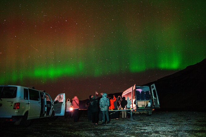 Northern Lights 4x4 Tour with Pastries and Cocoa from Reykjavik - Cocoa, Icelandic Pastries, and Staying Warm Outside