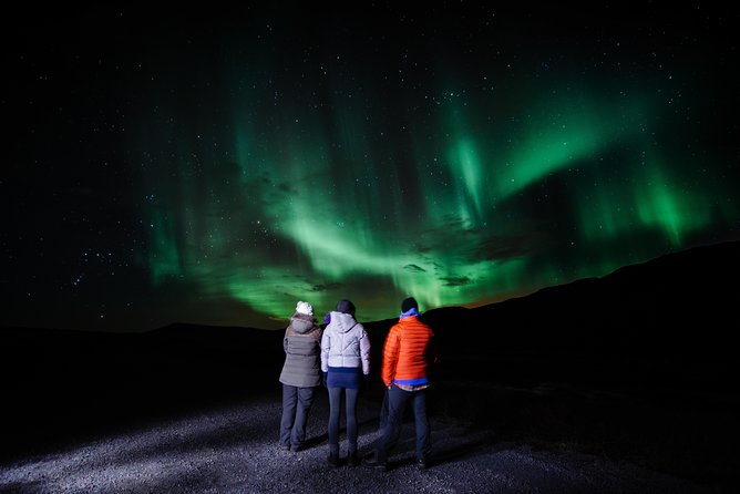 Northern Lights Minibus Tour with Hot Cocoa, Blankets & Photos - Aurora Hunting From Reykjavik, Minus the Chaos