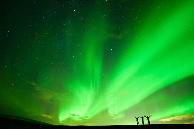 Northern Lights Minibus Tour with Hot Cocoa, Blankets & Photos - Pickup and Timing: When Your Night Really Starts
