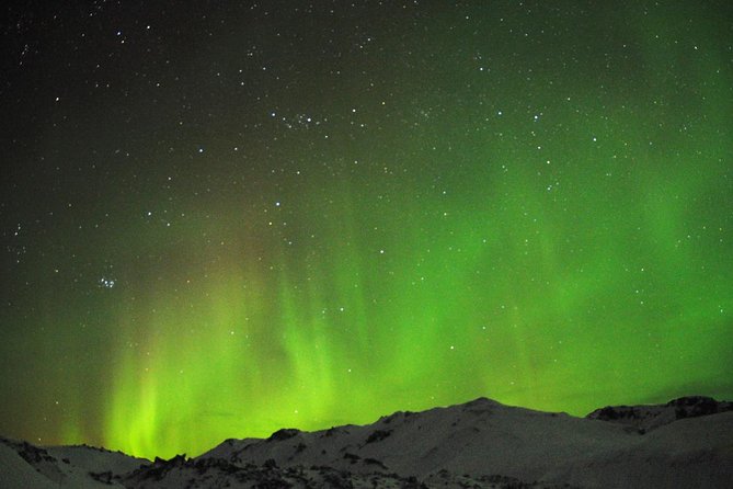 Northern Lights Minibus Tour with Hot Cocoa, Blankets & Photos - Getting Out of Light Pollution: Why the Countryside Spot Is the Whole Point