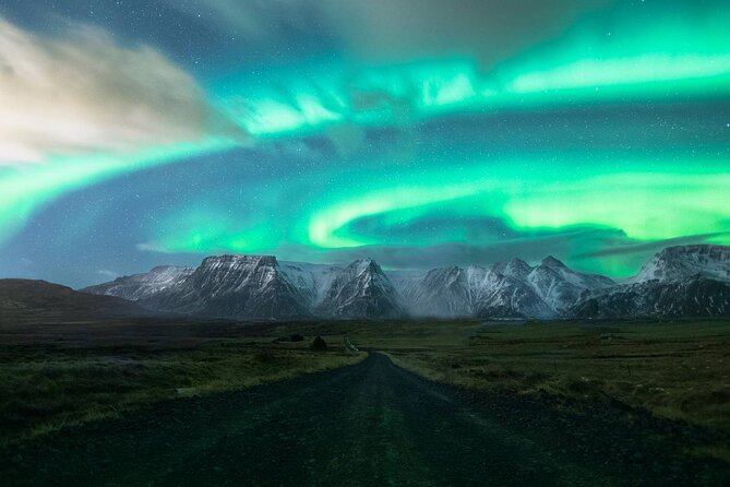 Northern Lights Small-Group Tour with Free Photos & Hot Chocolate - Staying warm with hot chocolate and smart cold-weather choices