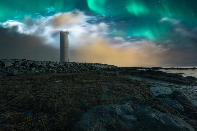 Northern Lights Small-Group Tour with Free Photos & Hot Chocolate - Pickup timing, minibus comfort, and the 4-hour flow