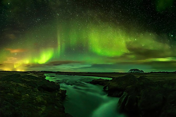 Northern Lights Tour from Reykjavik with Lifetime Guarantee - The guide’s job: forecasting, explanations, and better odds