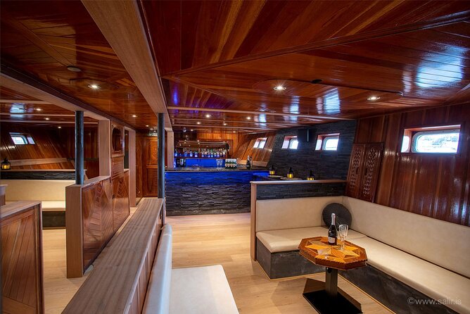 Northern Lights Yacht Cruise in Reykjavik - Should You Book This Northern Lights Yacht Cruise in Reykjavik?