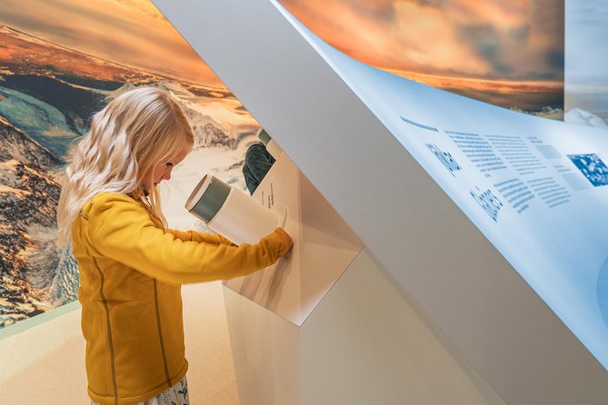 Perlan - Wonders of Iceland Experience - Áróra Northern Lights planetarium: learning fast without killing the vibe