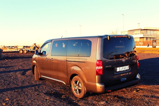 Private Keflavik Airport Transfer (Round trip) - Luggage rules and why they add real value