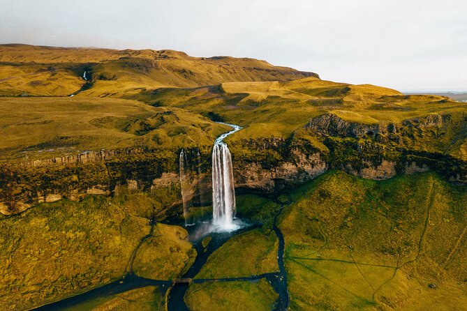 Private South Coast Fire and Ice: Glacier viewpoint & Lava Show - The morning run: Skogafoss and Reynisfjara in one sweep