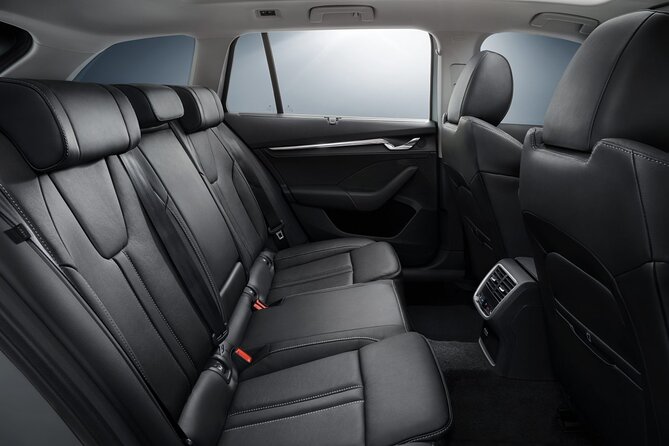 Private Transfer from Reykjavik to Reykjavik Airport KEF by Sedan - How the Meet-and-Greet Works (and How Not to Miss Your Chauffeur)