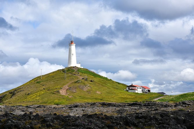 Reykjanes peninsula - Brimketill: when bad weather helps the waves
