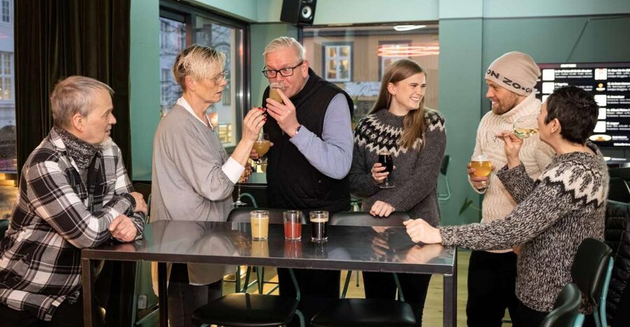 Reykjavik: Beer and Booze Tour - The first 10 minutes: Ingólfur Square gets you oriented