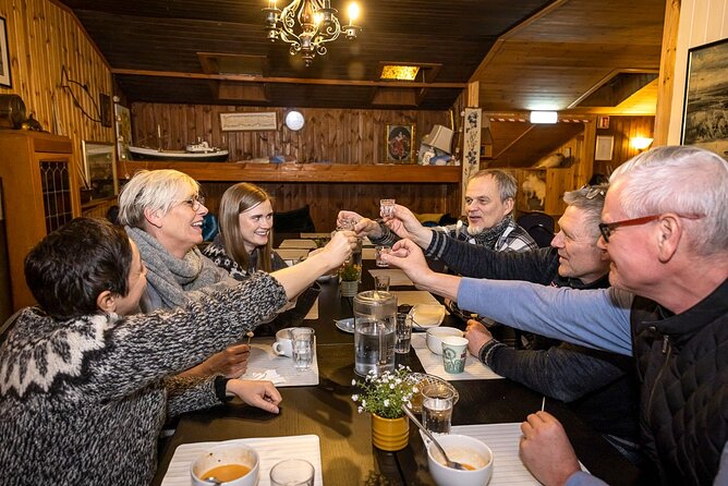 Reykjavik Food Lovers Tour - Icelandic Traditional Food - Small group size and a human guide lead the whole experience