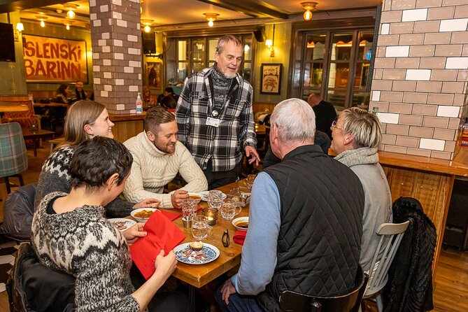 Reykjavik Food Lovers Tour - Icelandic Traditional Food - Bæjarins Beztu Pylsur: the original lamb hot dog moment