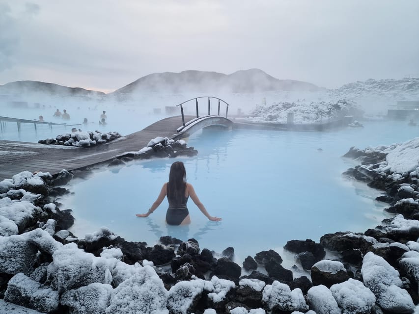 Reykjavik: Golden Circle, Crater & Blue Lagoon Minibus Tour - The bus, the pickup, and why it matters for a winter day
