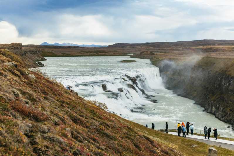 Reykjavik: Golden Circle, Kerid, and Fridheimar Minibus Tour - Friðheimar Farm: tomatoes, tomato tasting, and Icelandic horses with personality