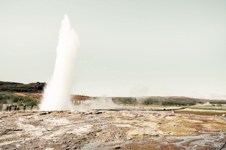 Reykjavík: Golden Circle Minibus Tour & Blue Lagoon Transfer - Tour guide style and why it matters on a tight schedule