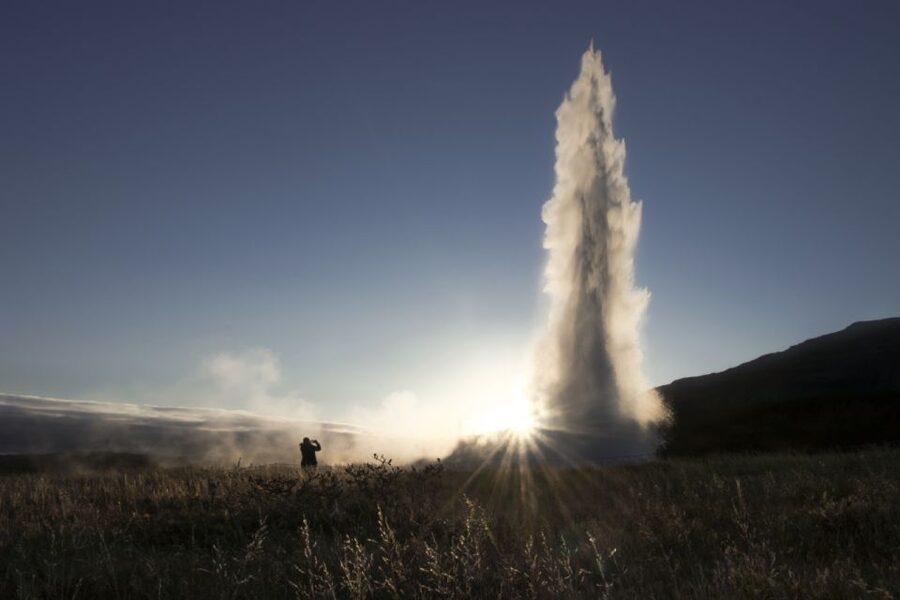 Reykjavik: Golden Circle, Tomato Farm and Kerið Crater Tour - Timing, transport comfort, and what can feel cramped