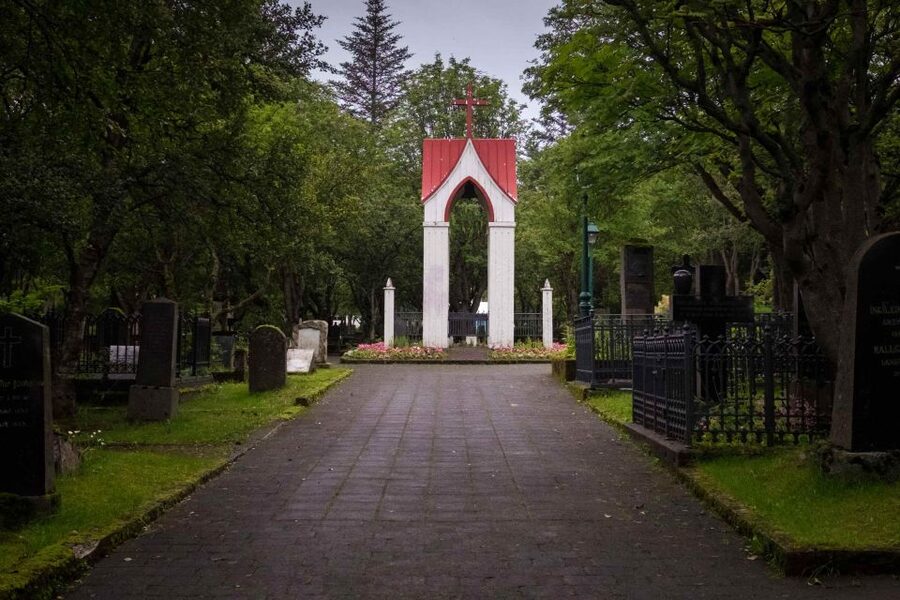 Reykjavik: Guided Folklore Walking Tour - Lake Tjörnin: aquatic monsters and the mythic waterline