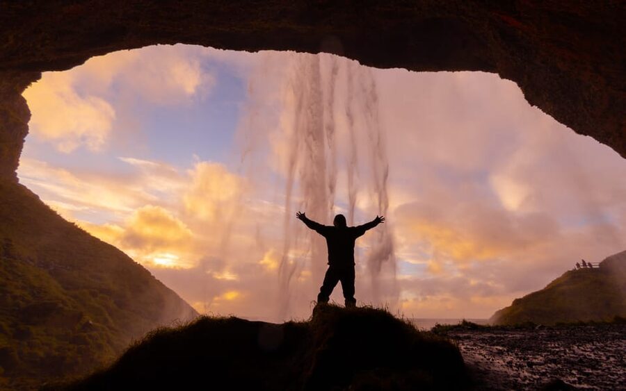 Reykjavík: Iconic Glacier Hike, South Coast & Waterfalls - Seljalandsfoss, Gljúfrabúi, and the magic of getting behind a waterfall