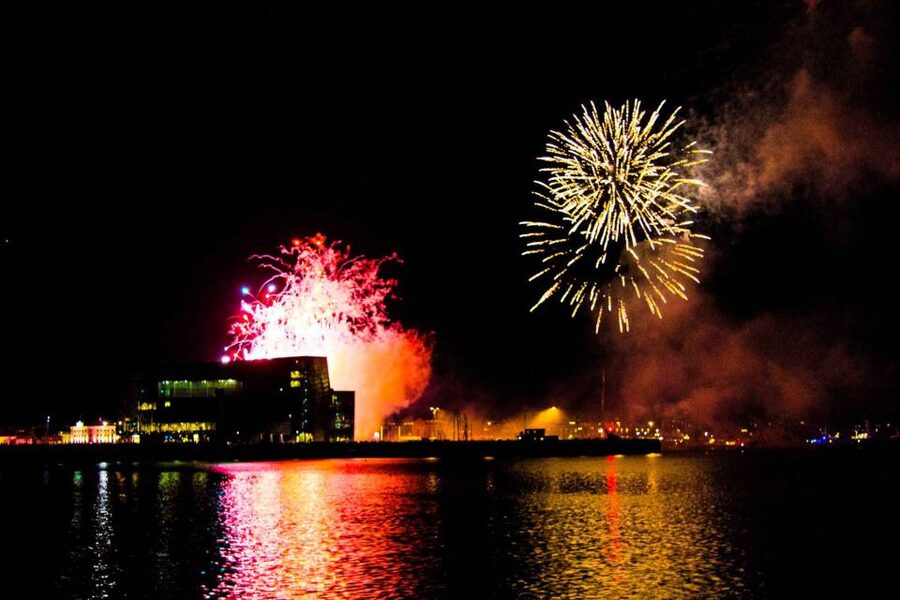 Reykjavik: New Year's Eve Fireworks Cruise - Why the sea view beats the shore on New Year’s Eve