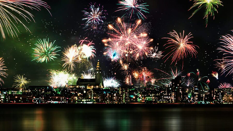 Reykjavik: New Years Fireworks Midnight Cruise - Getting on board the Amelia Rose, and what to do before you leave