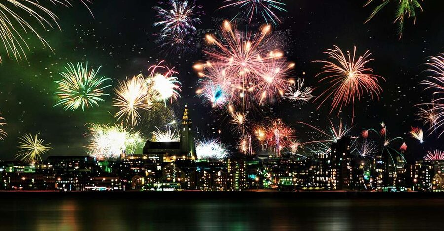 Reykjavik: New Years Fireworks Midnight Cruise - The champagne toast at midnight and the onboard comfort factor