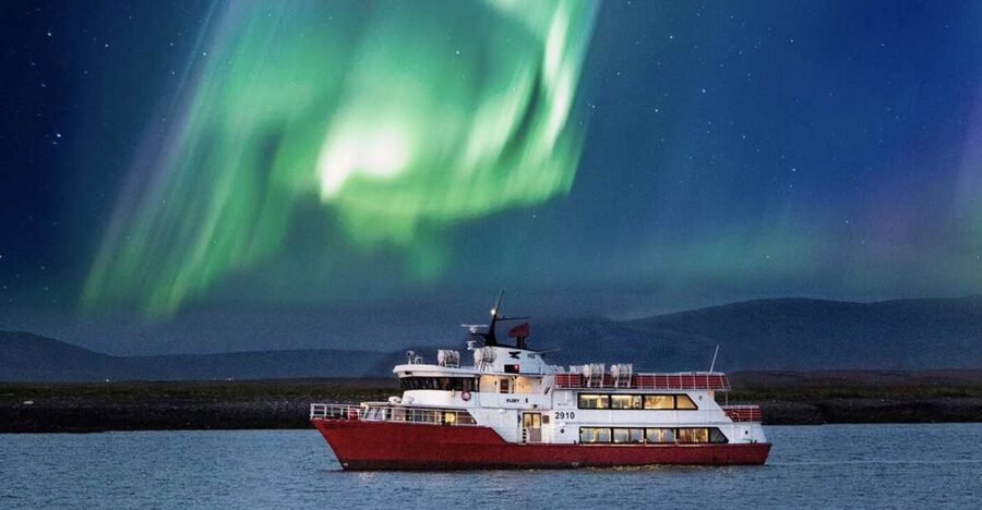 Reykjavík: Northern Lights Cruise - Heated Comfort and Warm Gear: How the Tour Beats the Cold