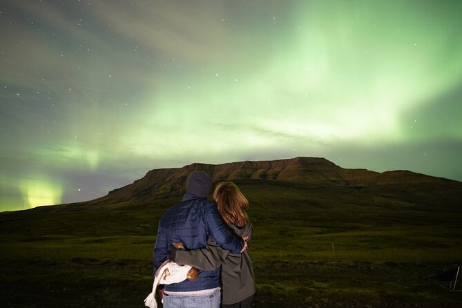Reykjavik Northern Lights Tour with Pro Aurora Photos Small Group - What This Reykjavik Northern Lights Hunt Gets Right