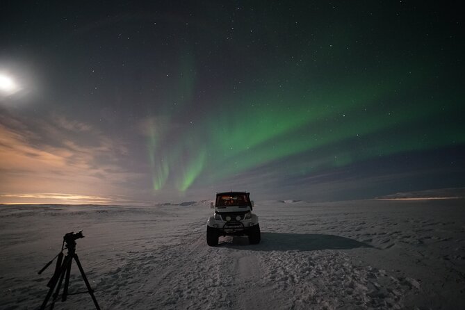 Reykjavik Northern Lights Tour with Pro Aurora Photos Small Group - Stop by Stop, What You Experience Outside the Van