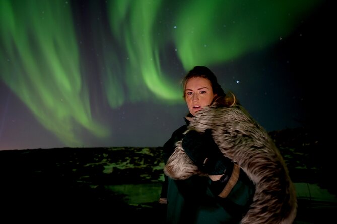 Reykjavik Northern Lights Tour with Pro Aurora Photos Small Group - Snacks, Cocoa, and Cold Weather Reality Checks