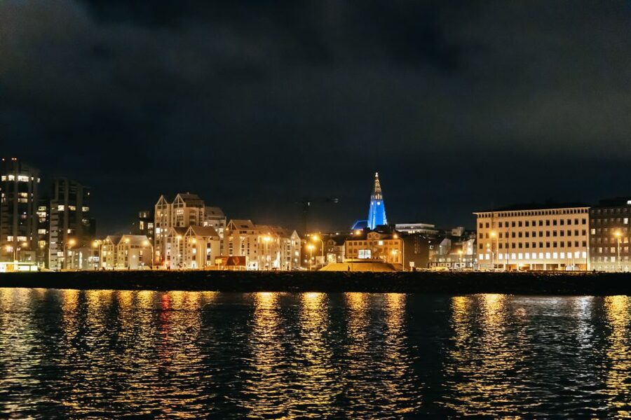 Reykjavik: Northern Lights Yacht Tour - Inside warmth: blankets, Wi-Fi, and a bar that keeps you sane