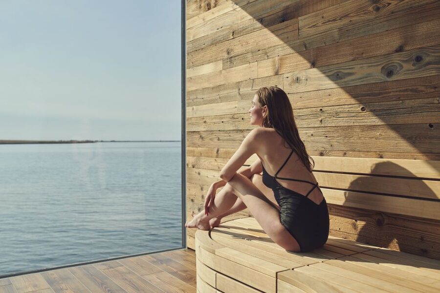 Reykjavik: Sky Lagoon Entrance Pass With 7-Step Spa Ritual - Food, drinks, and the swim-up bar reality check