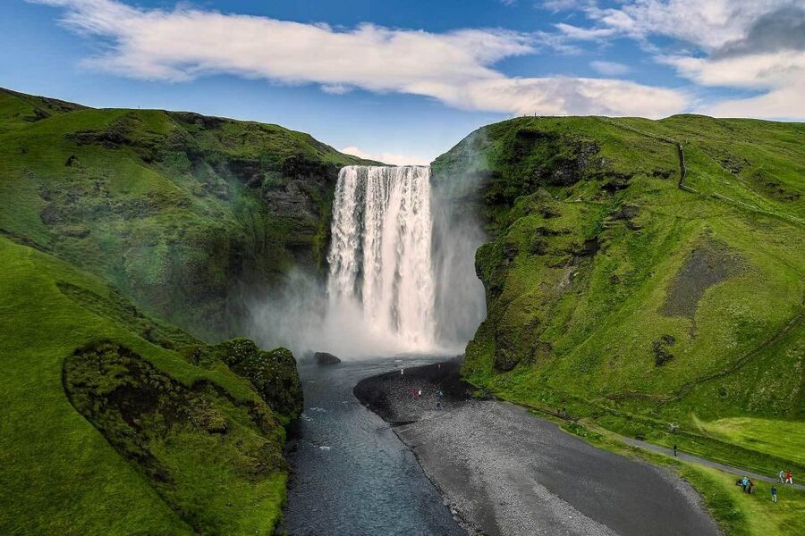 Reykjavik: South Coast, Diamond Beach, and Jökulsárlón Tour - Seljalandsfoss: The Waterfall You Can Walk Behind