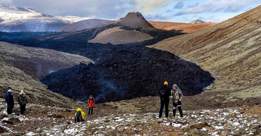 Reykjavík: Volcano Hike, Visit Grindavík and Blue Lagoon - Grindavík: seeing how a town lives with lava and rifts