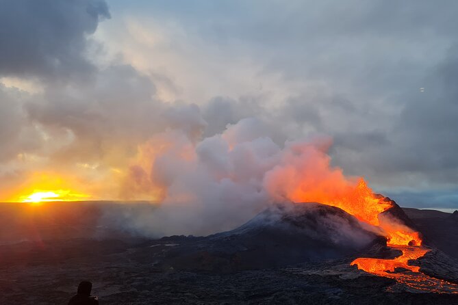 Small Group Volcano Hike with a Professional Geologist - Small group max six: guide energy, safety, and better questions