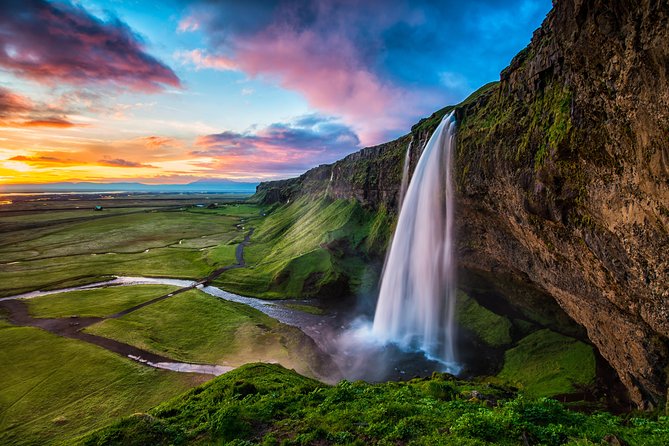 South Coast Iceland from Reykjavik with Guide & Touchscreen Audio - Vík Break: Lunch, Restrooms, and That Southern Town Feeling