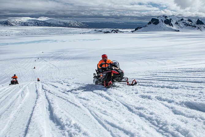 Super Jeep Golden Circle & Snowmobile on Glacier from Reykjavik - Geysir and Strokkur: the “waiting game” that pays off