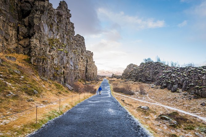 The Golden Circle Guided Bus Tour from Reykjavik - The bus itself: views, Wi-Fi, audio guide, and what you should pack