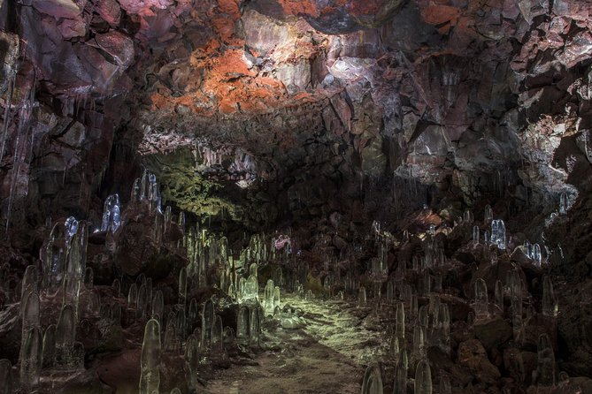The Lava Tunnel Tour - Raufarhólshellir - Inside the lava tunnel: formations you will actually notice