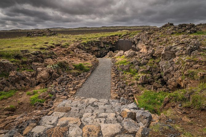 The Lava Tunnel Tour with Transfer from Reykjavik - Weather and smoothness: what can disrupt the day