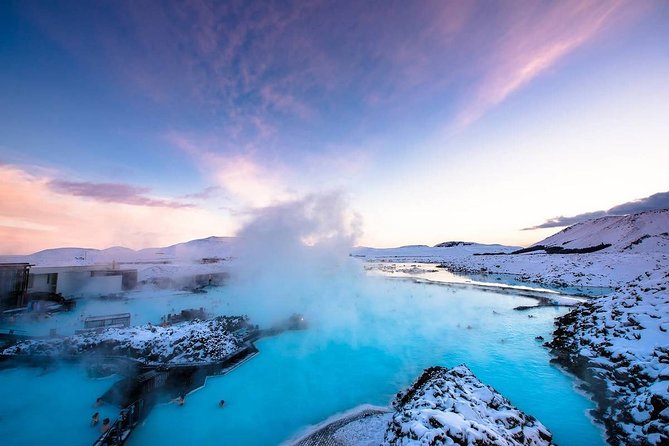 Unique bathing in an Icelandic hot springs at the Blue Lagoon - Masks and drinks: included perks that actually change the day